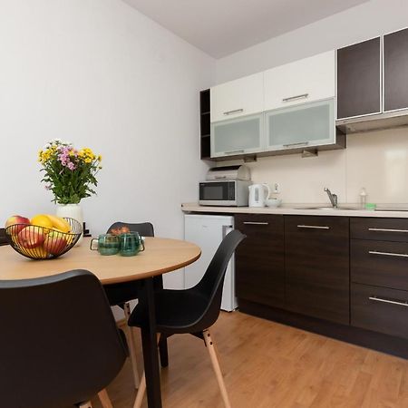 Cozy Apartment With Balcony Warszawa By Noclegi Renters Екстер'єр фото
