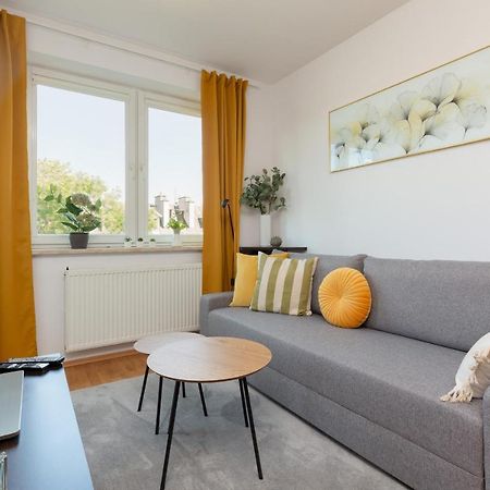 Cozy Apartment With Balcony Warszawa By Noclegi Renters Екстер'єр фото
