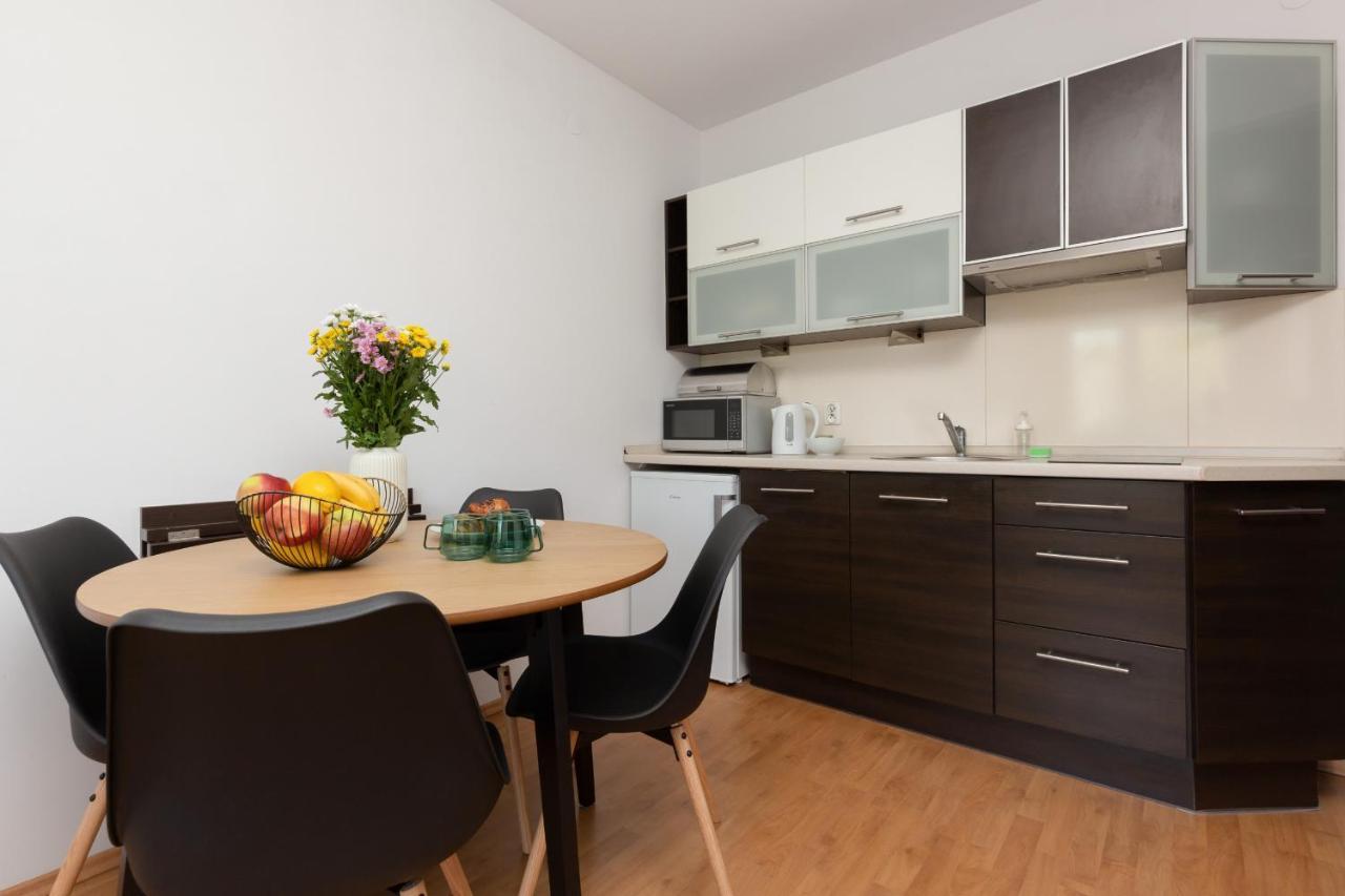 Cozy Apartment With Balcony Warszawa By Noclegi Renters Екстер'єр фото