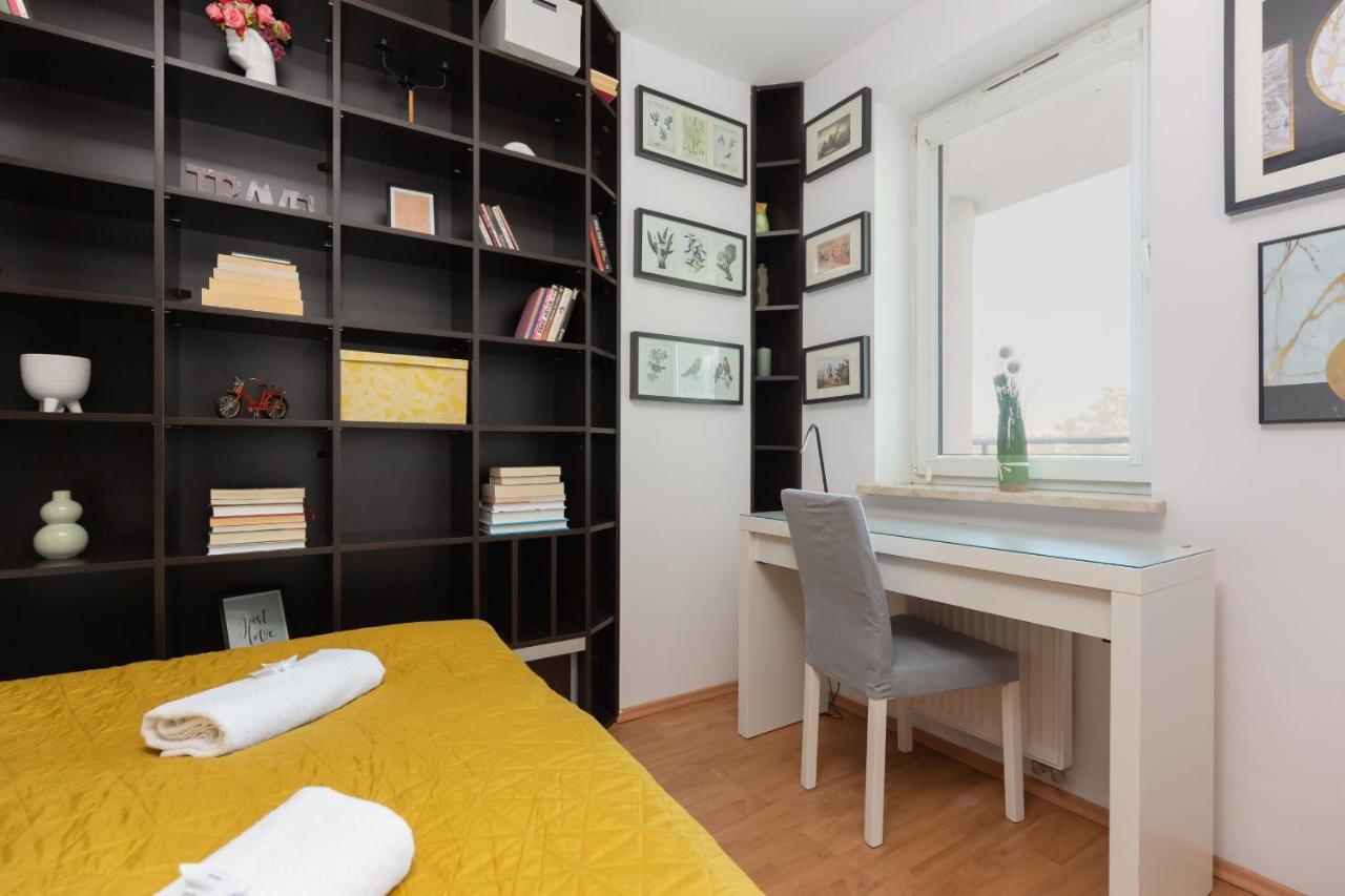 Cozy Apartment With Balcony Warszawa By Noclegi Renters Екстер'єр фото