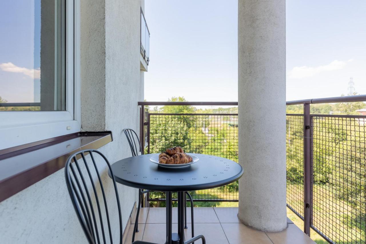 Cozy Apartment With Balcony Warszawa By Noclegi Renters Екстер'єр фото