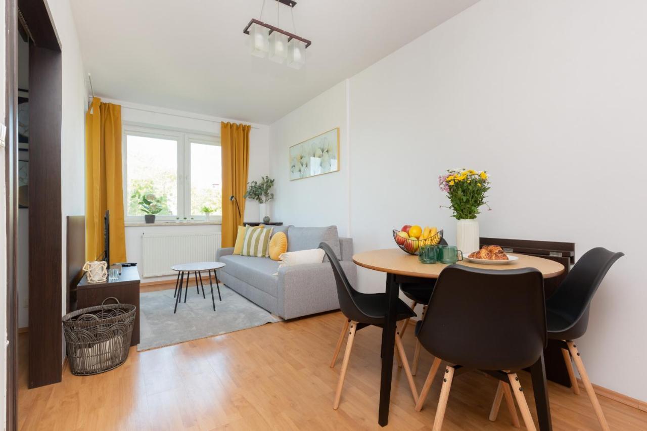 Cozy Apartment With Balcony Warszawa By Noclegi Renters Екстер'єр фото