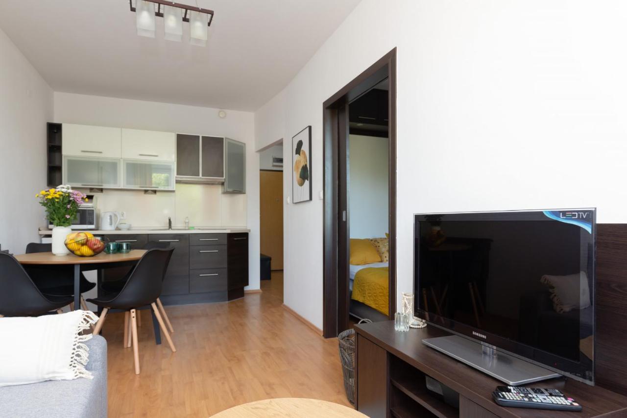 Cozy Apartment With Balcony Warszawa By Noclegi Renters Екстер'єр фото