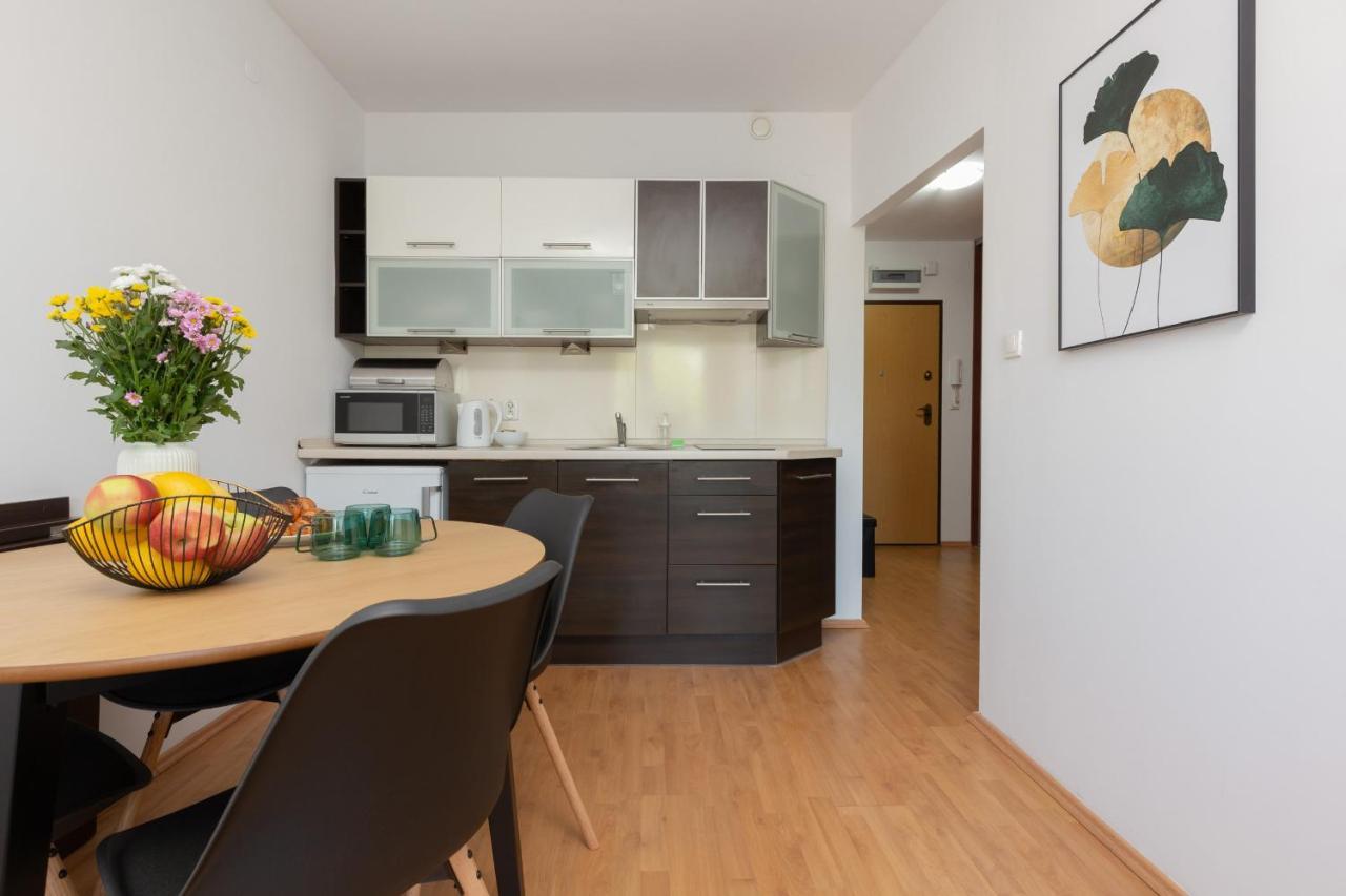 Cozy Apartment With Balcony Warszawa By Noclegi Renters Екстер'єр фото