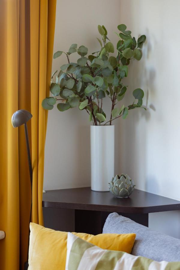 Cozy Apartment With Balcony Warszawa By Noclegi Renters Екстер'єр фото